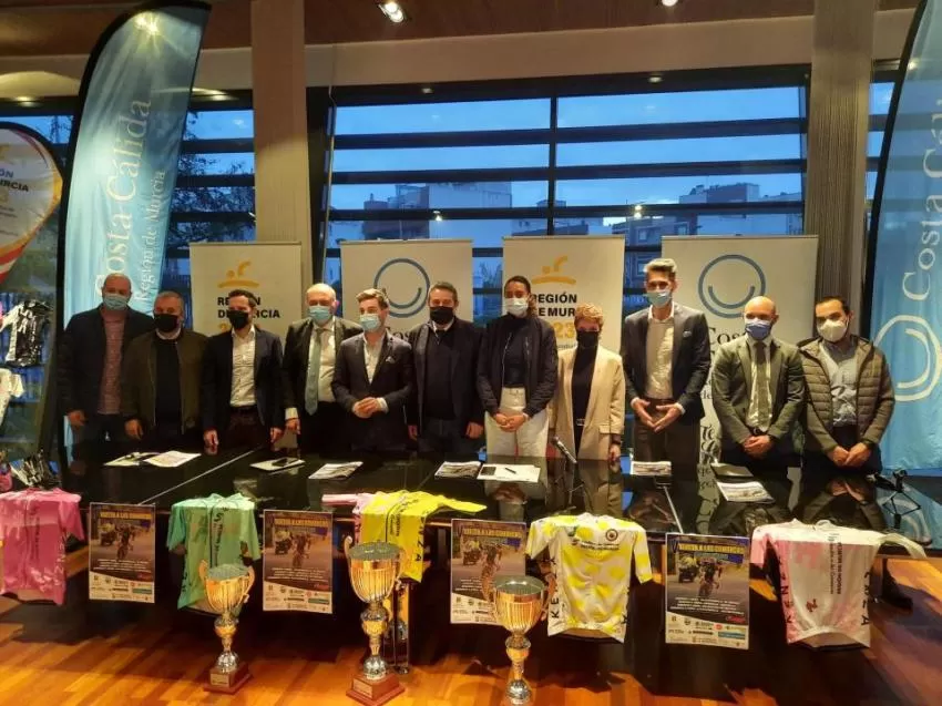 168 corredores de 24 equipos ciclistas participan en la V Vuelta a las Comarcas