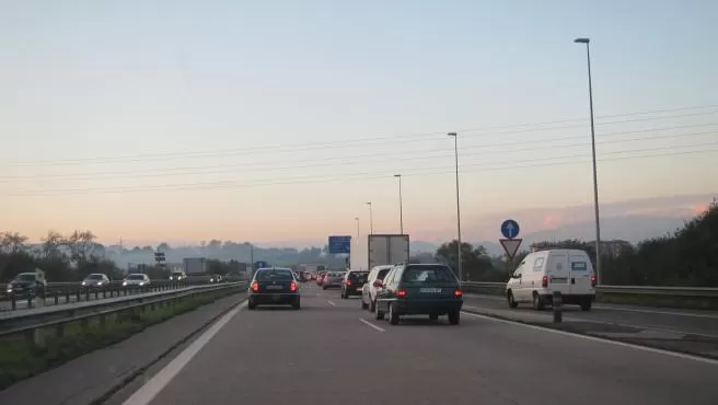 Dos accidentes en la A-30 a la altura de Molina de Segura provocan un colapso hasta Murcia y dejan dos heridos