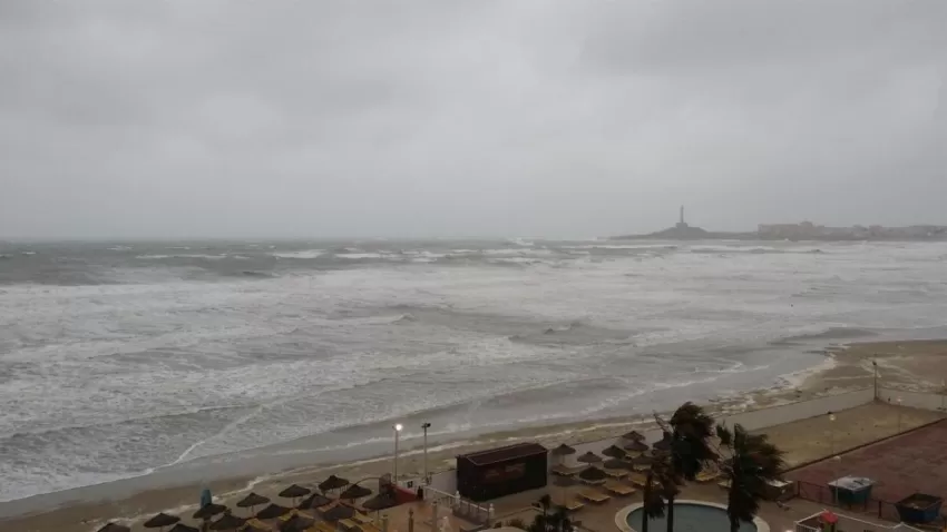Activado el aviso amarillo por fenómenos costeros en el litoral de la Región