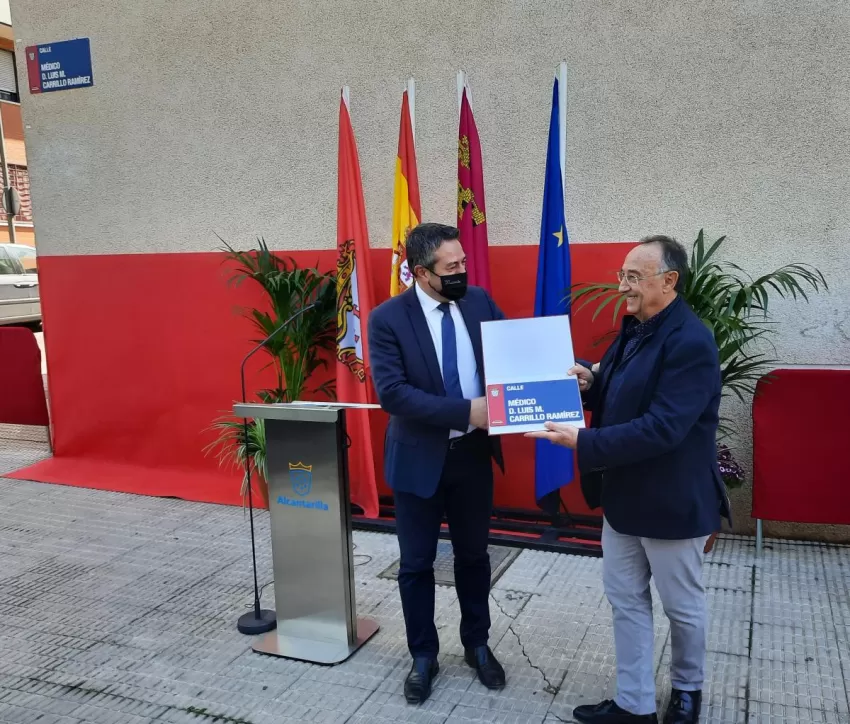 Alcantarilla dedica una calle al doctor Luis Carrillo