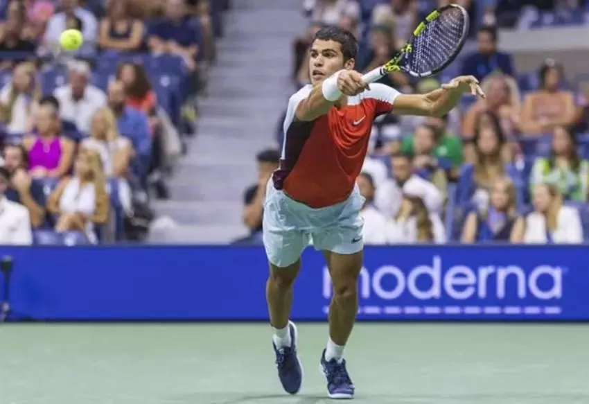 Alcaraz resiste a Cilic para meterse en cuartos del US Open