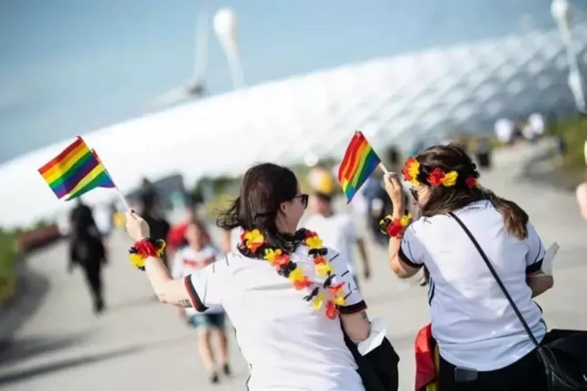 Alemania, dispuesta a ser multada por lucir el brazalete arcoíris en Catar