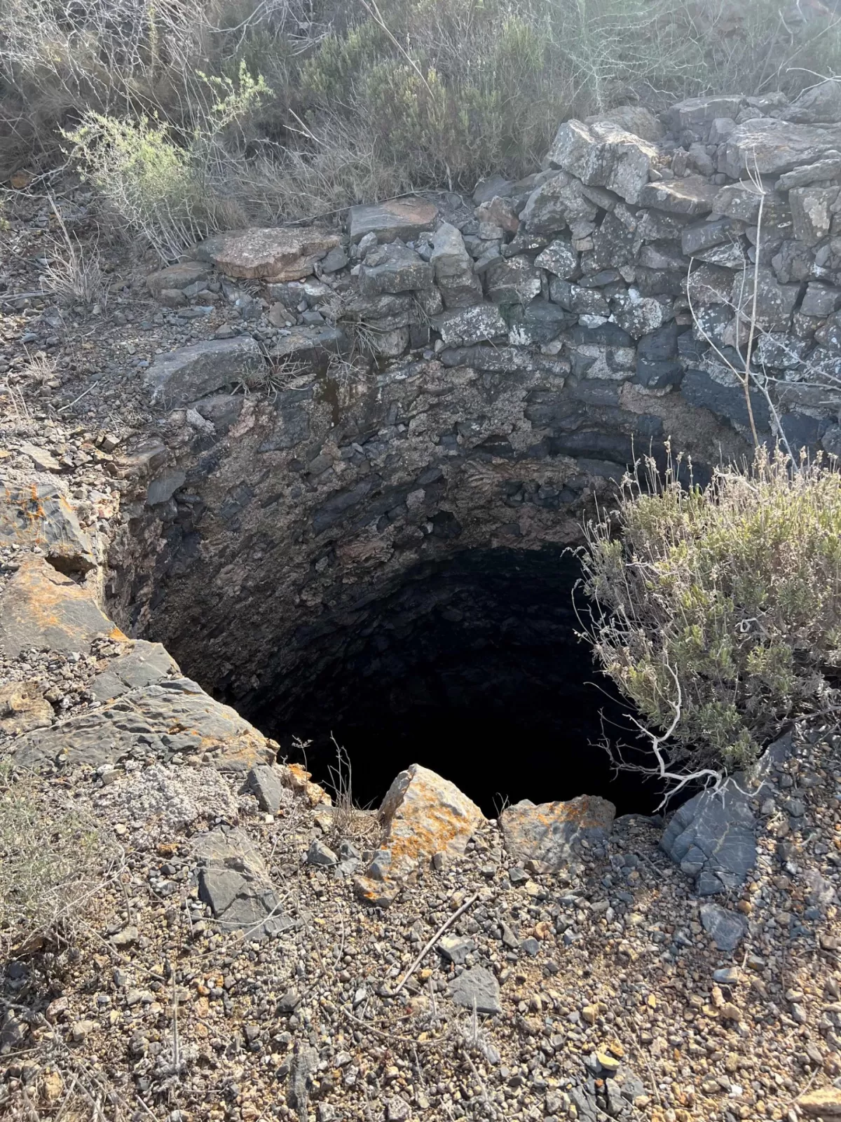 Alertan de pozos muy peligrosos sin brocal en Cartagena