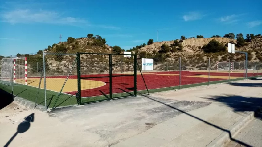 Altorreal ya cuenta con una pista polideportiva útil para la práctica de fútbol sala y baloncesto