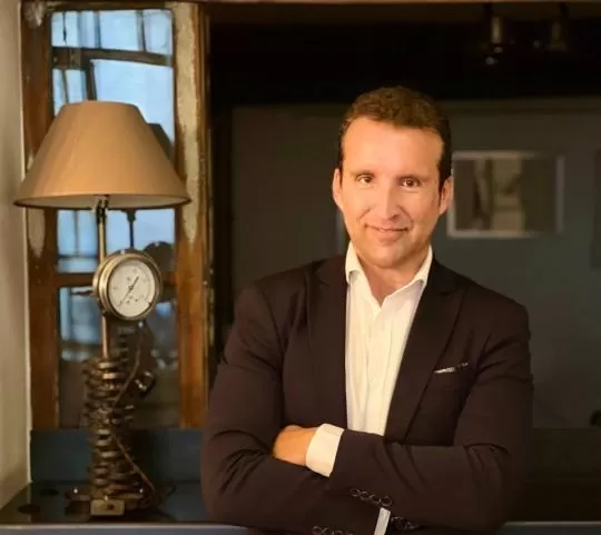 Álvaro Peña, el pintor que lleva el nombre de Murcia a todos los rincones del mundo