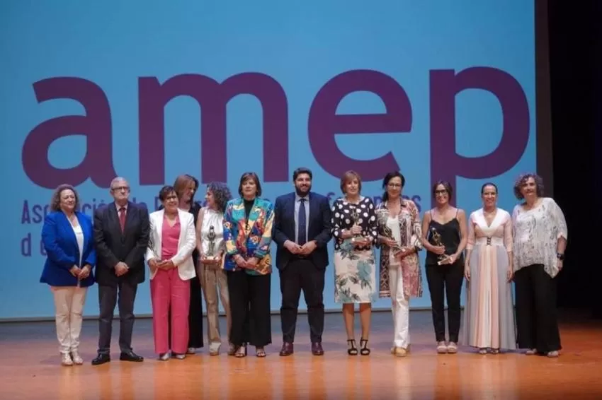 AMEP premia a Cartagena Piensa y a la arqueóloga municipal María José Madrid