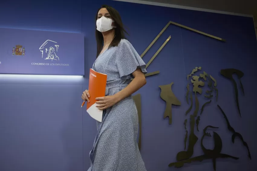 Arrimadas pide a PP y PSOE que dejen de culparse y actúen ya para evitar que el Mar Menor se convierta en el Mar Muerto