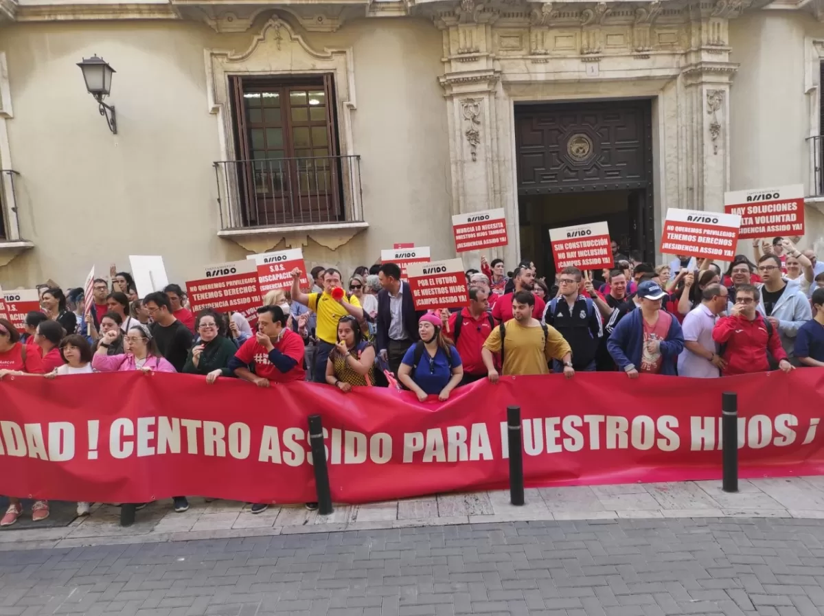 ASSIDO muestra su decepción tras reunirse con CHS y Ayuntamiento de Murcia para desbloquear las obras de su centro
