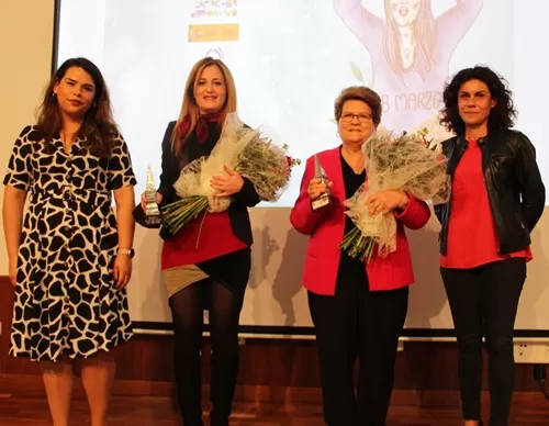 Asunción Martínez y Alba Robles ganan el Premio a la Mujer del Año de Beniel