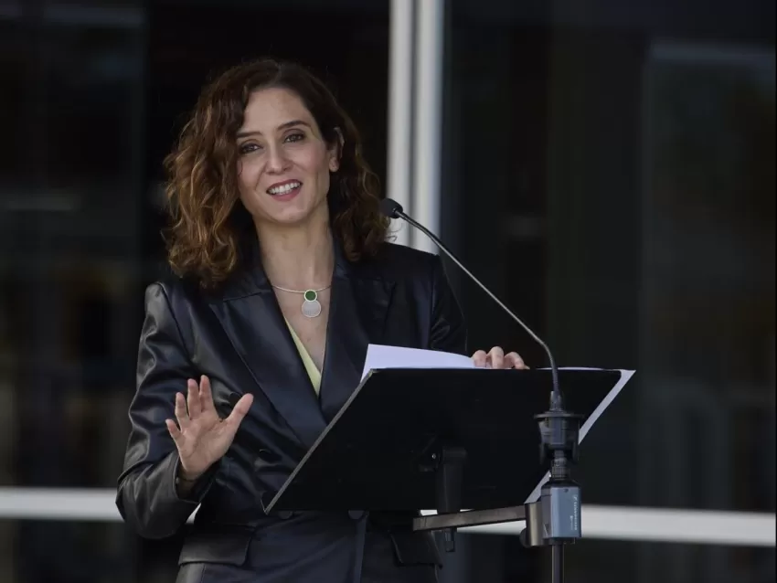 Ayuso conseguiría un diputado más, hasta 66, y se quedaría a tres de la mayoría absoluta si hoy se celebrasen elecciones