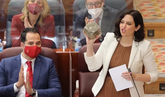 Ayuso exige a Sánchez que cese a Iglesias por cuestionar la democracia y estar detrás de 