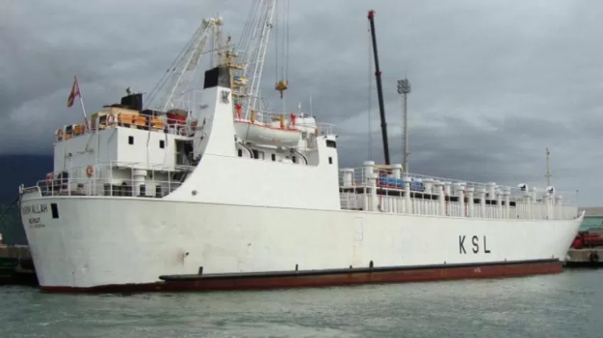Un barco con 900 terneros se encuentra fondeado en Cartagena