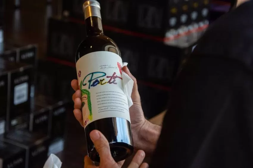 Bodegas Luzón lanza una edición limitada de su vino 'Por Tí' a favor de la Fundación Pequeño Deseo