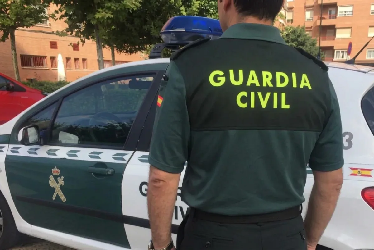 Hallan el cadáver de una persona dentro de un coche incendiado en Camposol, Mazarrón