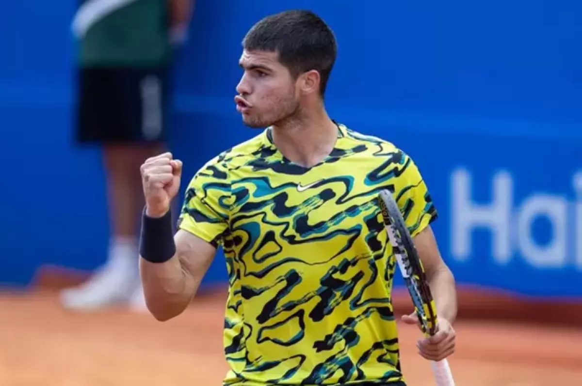 Carlos Alcaraz logra la victoria ante Roberto Bautista y pasa de los octavos del Torneo Conde de Godó