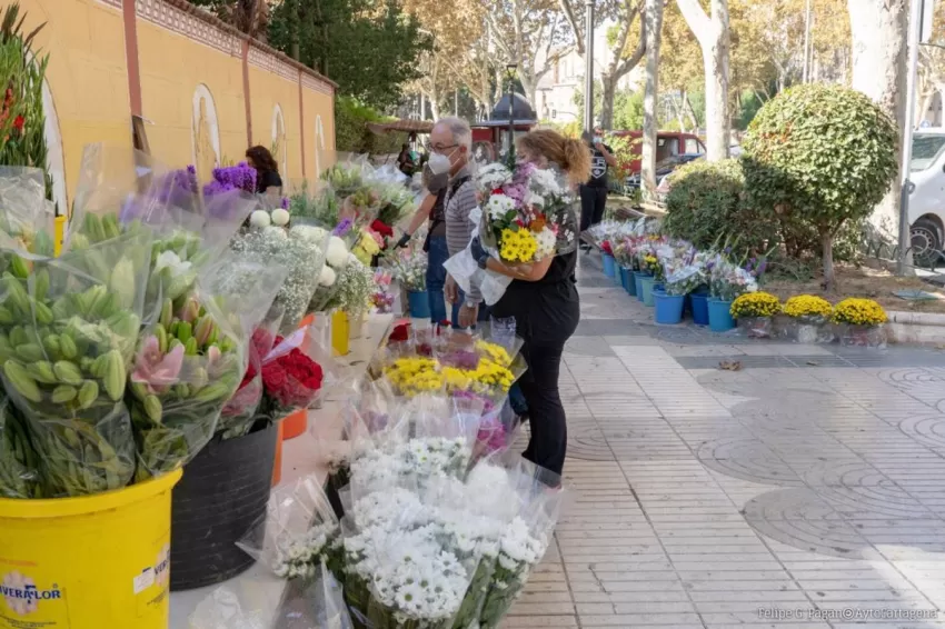 Cartagena abrirá este sábado su tradicional mercadillo de flores por la festividad de Todos los Santos