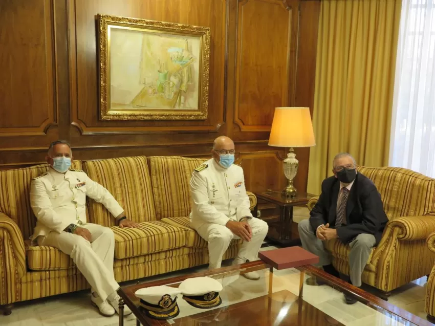 Castillo recibe al Delegado de Defensa en la Región, en un acto de despedida de su cargo