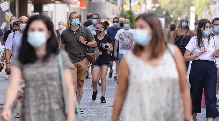 Cataluña se replanteará mantener el uso de mascarillas si avanza la vacunación