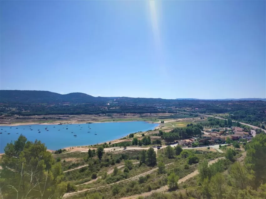 Cielos despejados e intervalos de viento en zonas altas