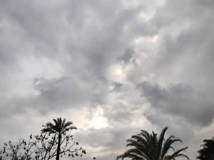 Cielos nubosos o cubiertos, sin descartar precipitaciones débiles