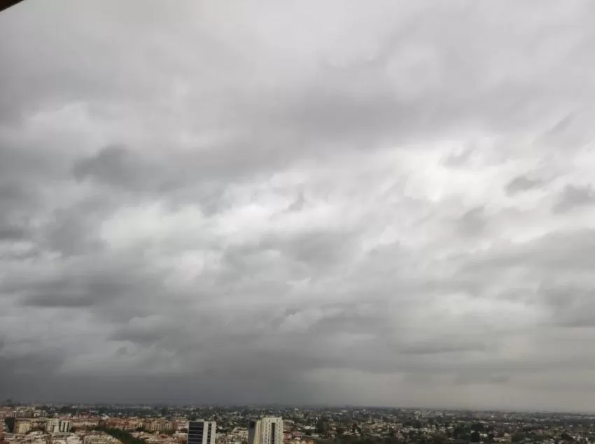 Cielos nubosos, sin descartar chubascos aislados