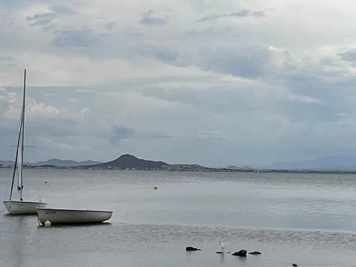 Cielos poco nubosos, con intervalos de nubes bajas matinales