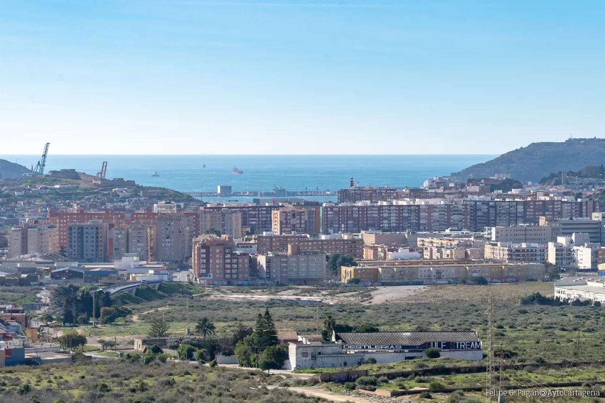 Cielos poco nubosos o despejados y temperaturas sin cambios o mínimas en descenso