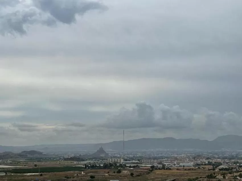 Cielos poco nubosos, tendiendo a nubosos o cubiertos