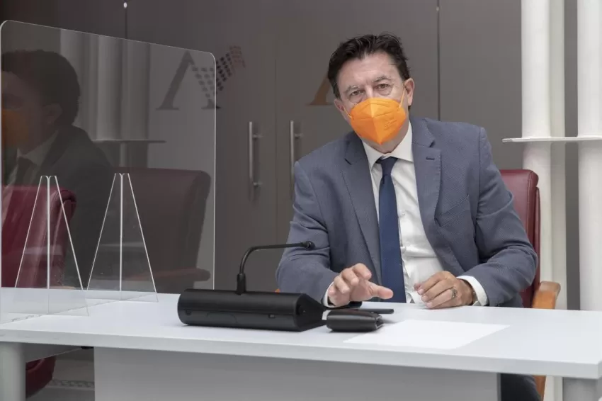 Ciudadanos rechaza el "mini-pin parental" del PP