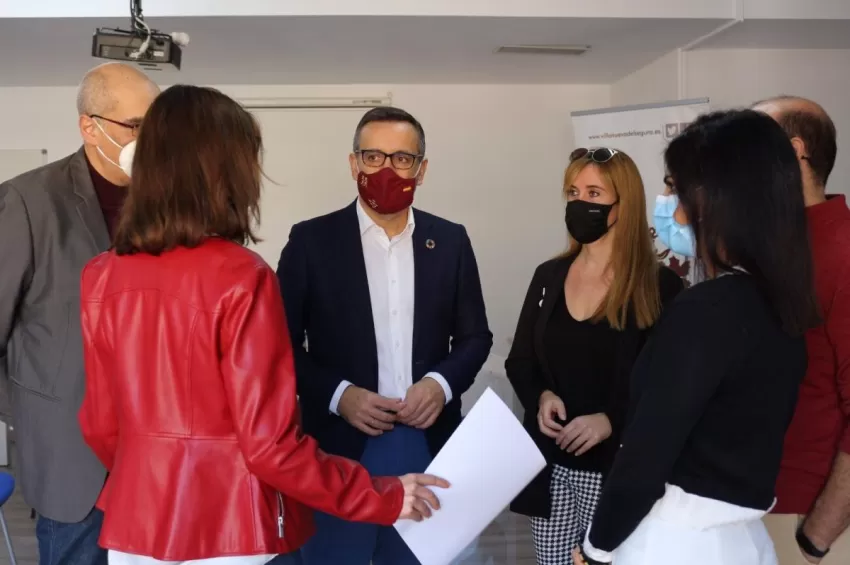 Conesa (PSOE): "Defenderemos siempre la dignidad de los mayores y el trabajo decente de los profesionales" de la salud