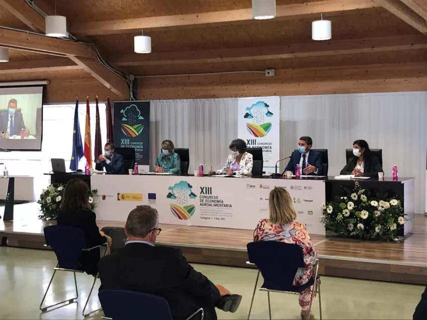 Consejero Luengo señala a la innovación "como herramienta capaz de garantizar una agricultura sostenible y competitiva"