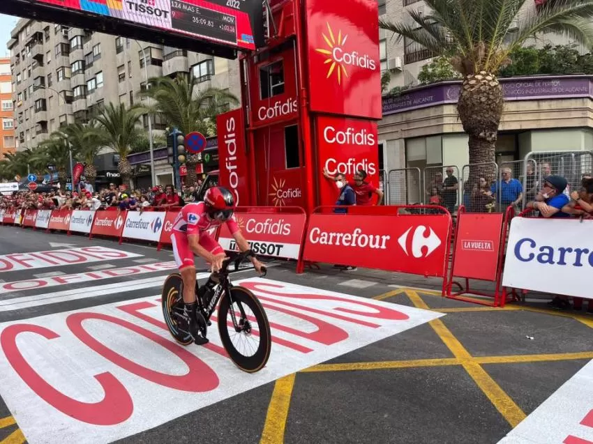 Exhibición de Remco Evenepoel en la contrarreloj de Alicante