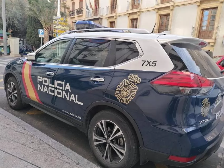 Cortan el tráfico frente al Reina Sofía de Murcia para detener a un hombre que agredió a una persona y se enfrentó a la Policía