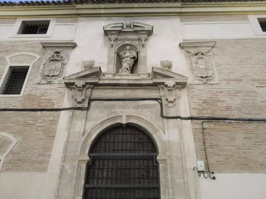 Cultura ordena la descontaminación visual en monumentos de Murcia tras la denuncia de Huermur