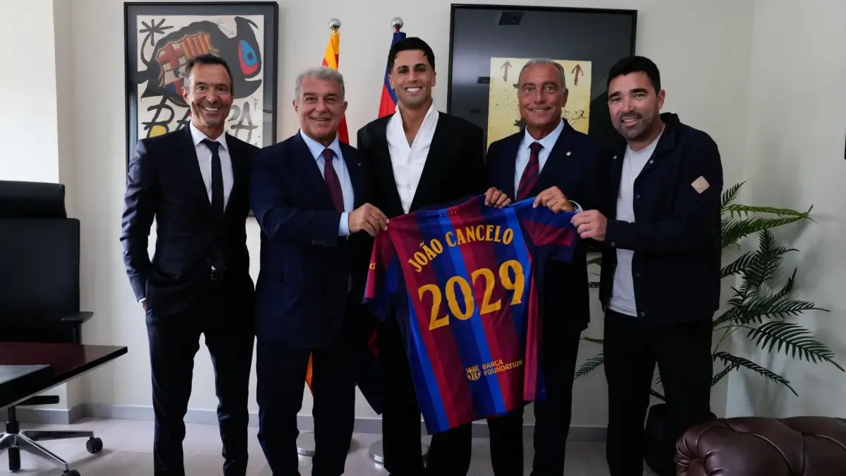 Jorge Mendes se reúne con Deco en Barcelona mientras el futuro de Balde se complica tras la llegada de Cancelo