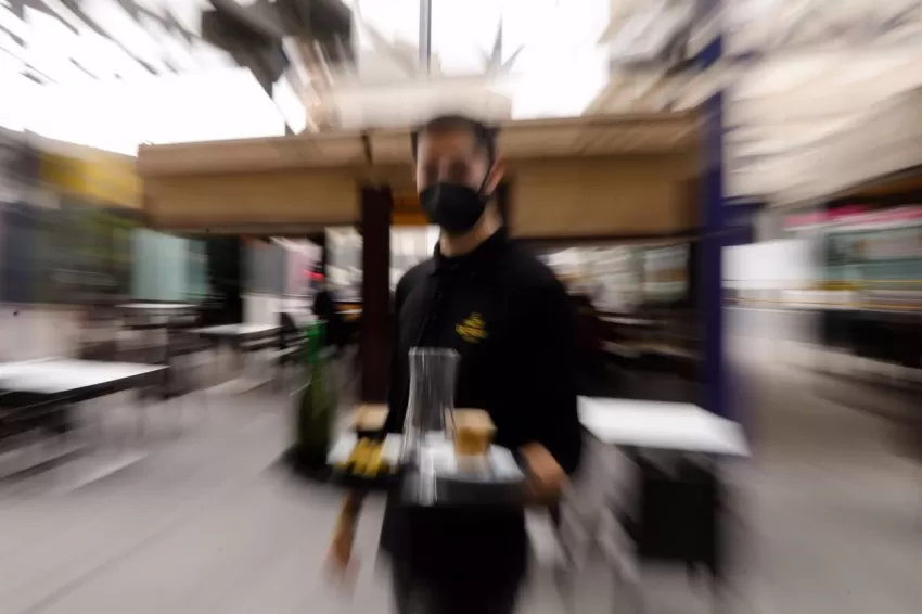 Cvirus.- Salud autoriza la reapertura del interior de la hostelería limitada al 30% en 37 municipios