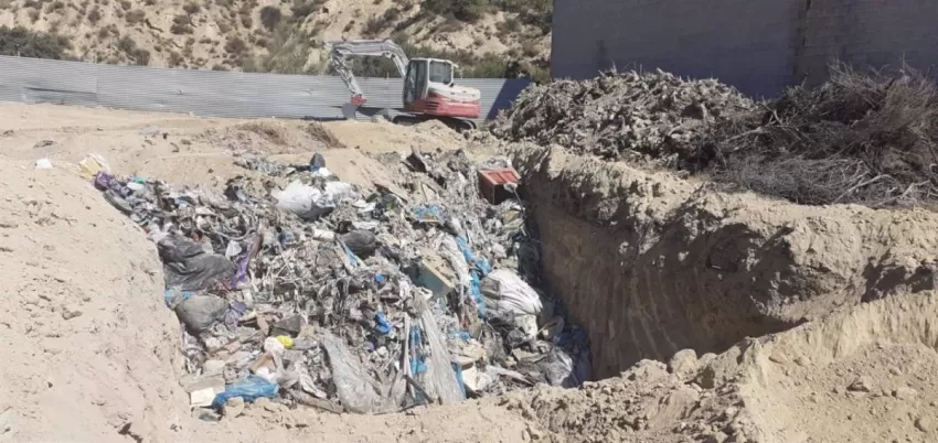 Denunciado al dueño de un solar de Lorca por depositar materiales contaminantes sin ningún tipo de licencia