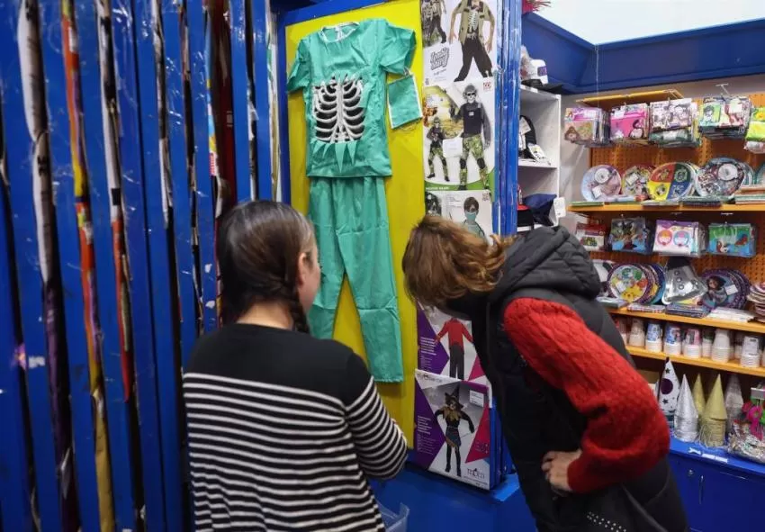 Las ventas del comercio minorista sufren en octubre en la Región el tercer mayor descenso por CCAA