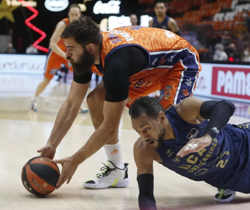 Desconexión final de UCAM Murcia en la cancha de Valencia Basket