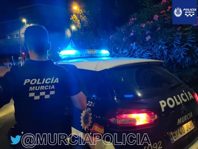 Detenida en Murcia por agredir a una joven y amenazar con un cuchillo a varias personas para exigirles dinero
