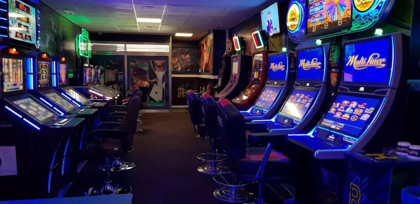 Detenido en Murcia el presunto autor de un atraco a un salón de juegos portando un hacha en la mano