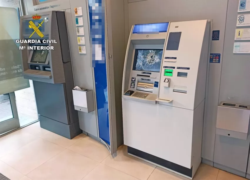 Detenido por dañar dos cajeros automáticos en Torre Pacheco al intentar manipularlos para sacar dinero