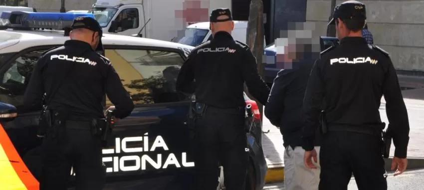 Detenido por violar y agredir diariamente a una mujer a la que tenía encerrada