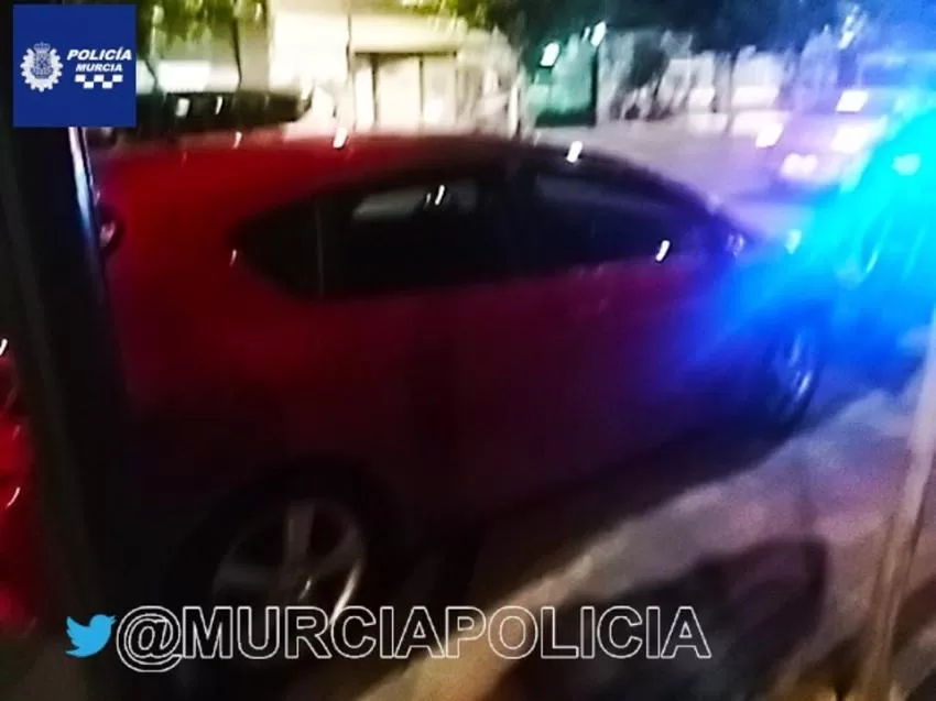 Detenido un individuo en Murcia por conducir un coche sin carné y por contar con una orden de búsqueda