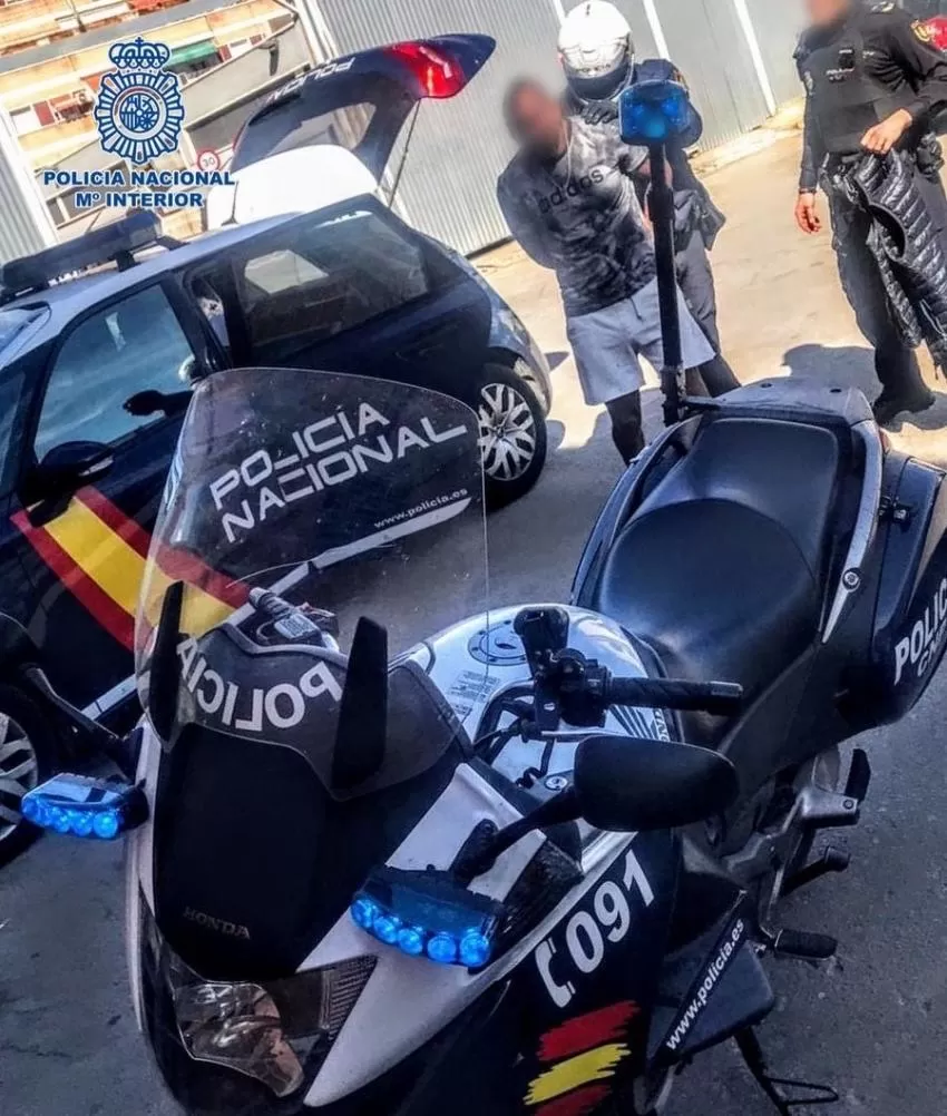 Detenido un individuo por un presunto robo del móvil a un joven