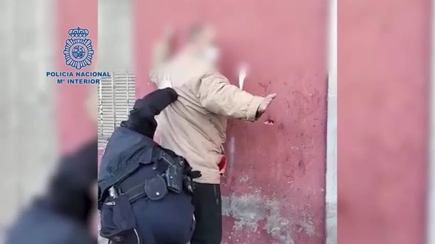 Detenidos dos individuos por atracar una gasolinera con una pistola en el polígono de Cabezo Cortado