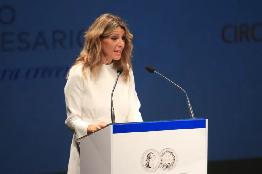 Díaz insiste en que el Gobierno acabará "con los errores de la política laboral del PP"