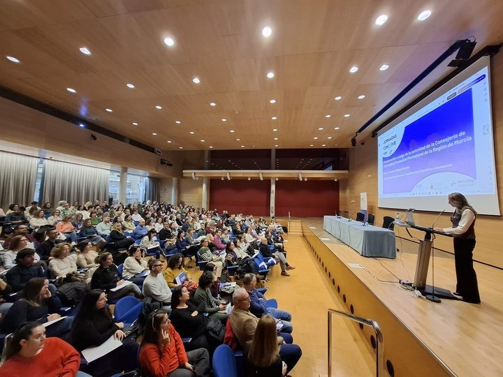 Los docentes de la Región de Murcia empezarán a cobrar el segundo tramo de la carrera profesional en abril de 2027