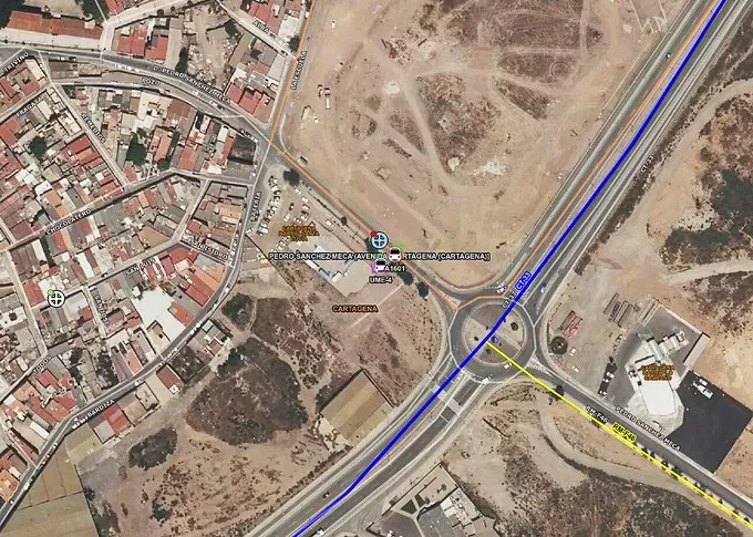 Dos heridos tras chocar con su vehículo contra un árbol en Cartagena