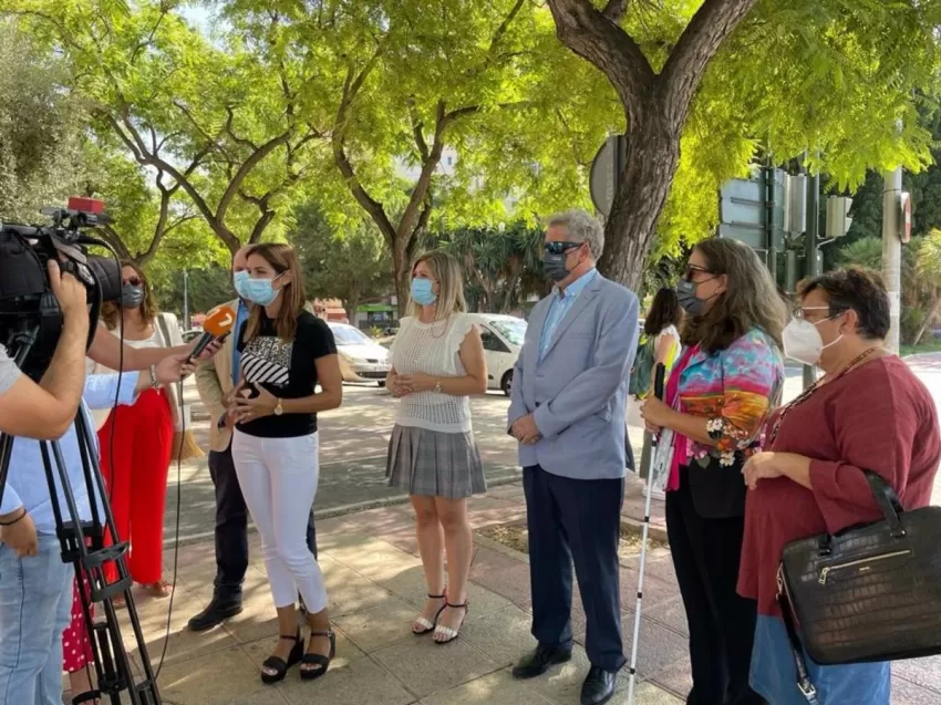 Dos nuevos sistemas en pasos de peatones mejoran la accesibilidad de personas con dificultades visuales en Murcia